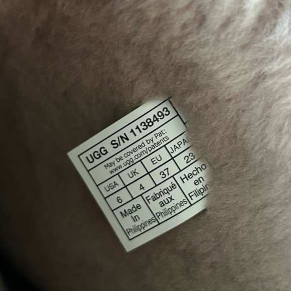 New Ugg Classic Short II Leopard Boots - Picture 6 of 6